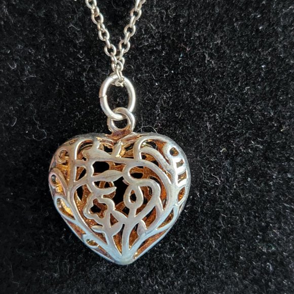 Vintage Sterling Silver Necklace with Scroll Heart pendant.  Hollow 6.3g 16" - Picture 4 of 5